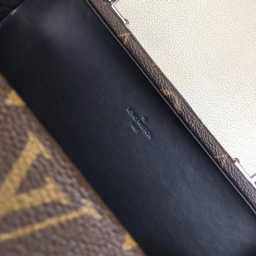 LV路易威登 M20101老花盒子此款手袋以威登旅行箱为设计灵感将 Monogram 帆布与经典的硬件配饰结合 23×16.5×8cm