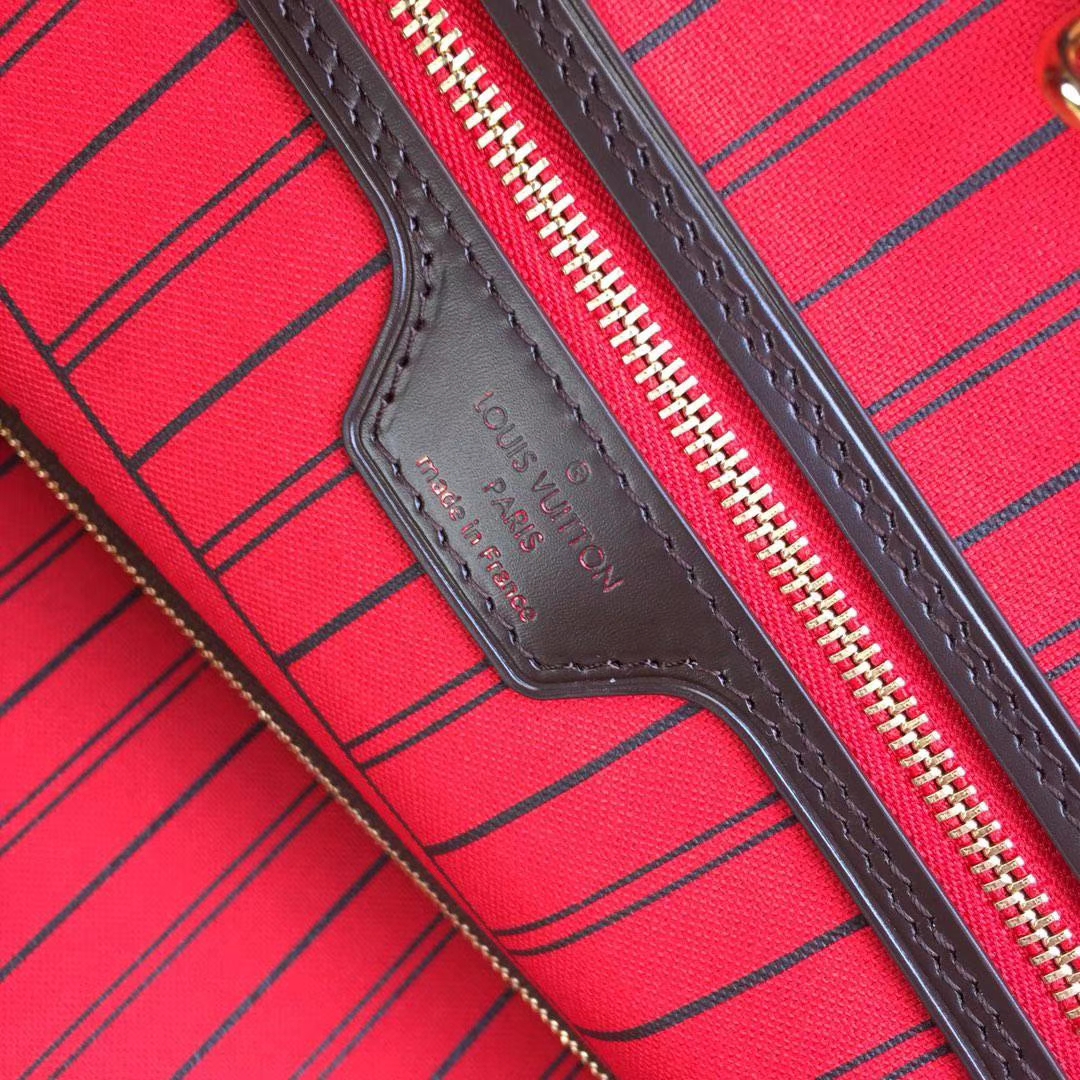 LV路易威登 顶级版Neverfull 经典手袋 N41358 采用了清新的织物内衬和灵感源自路易威登档案馆的复古细节 32x29x17cm