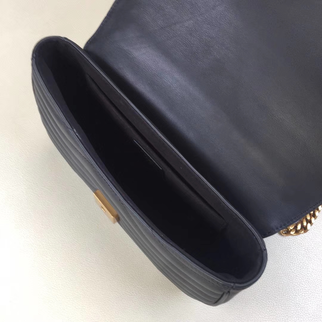 LV路易威登 NEW WAVE 中号手袋 M51498 黑色 由柔滑的绗缝小牛皮裁制而成 新潮造型的必备之选 25×15×7.5cm