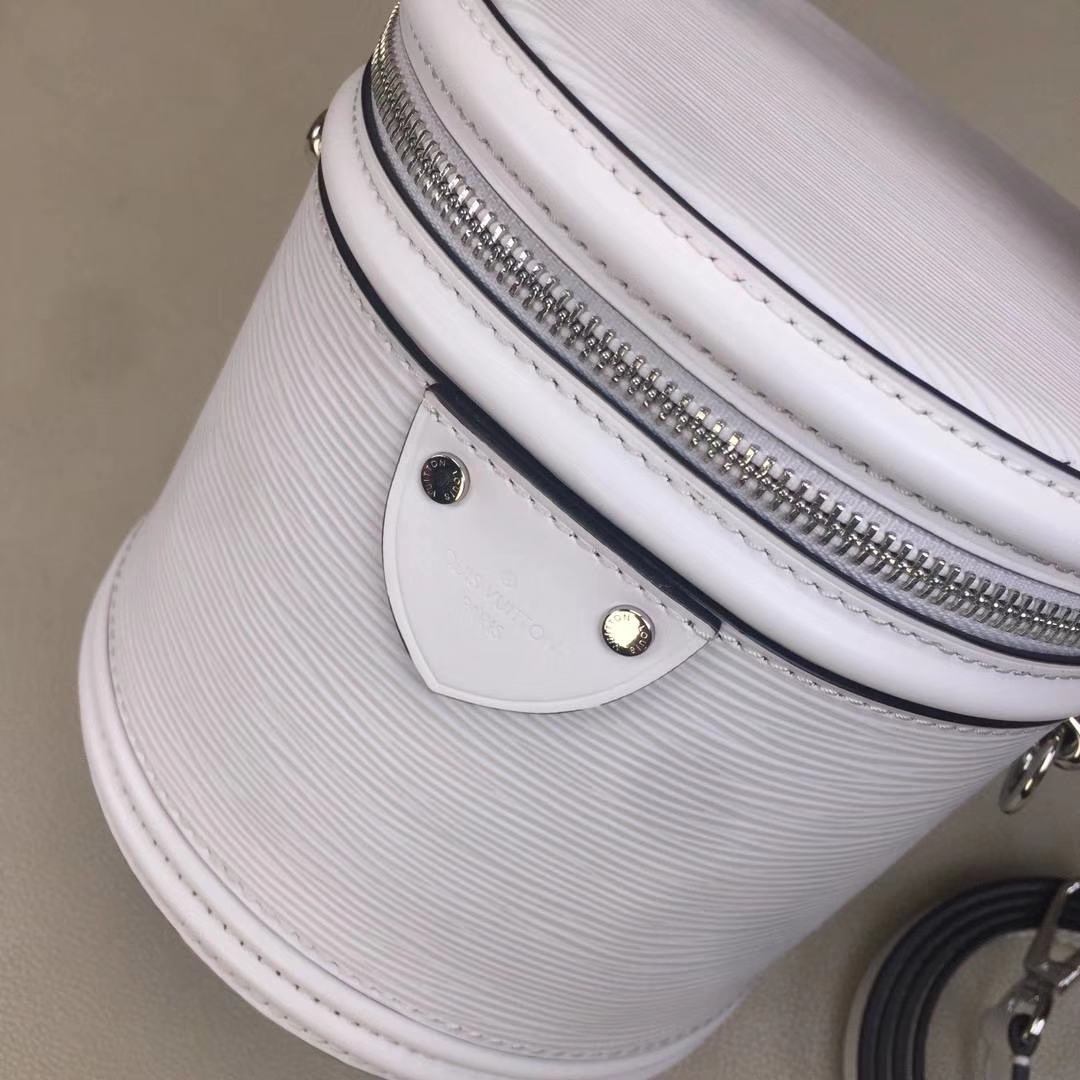 LV路易威登 秋冬新款 PETIT NOE 手袋 M62788 水波纹白色 水桶包走秀款手提包 圆筒包 16×14.5×16cm