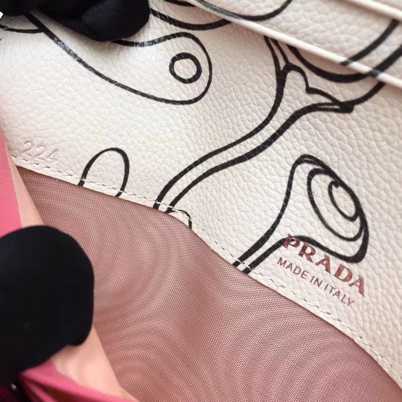 PRADA（普拉达）兔子系列钱包 1MH132 粉色 打破沉闷的纯色 精湛做工 精美的彩绘 魅力无限 18.7×9.5cm