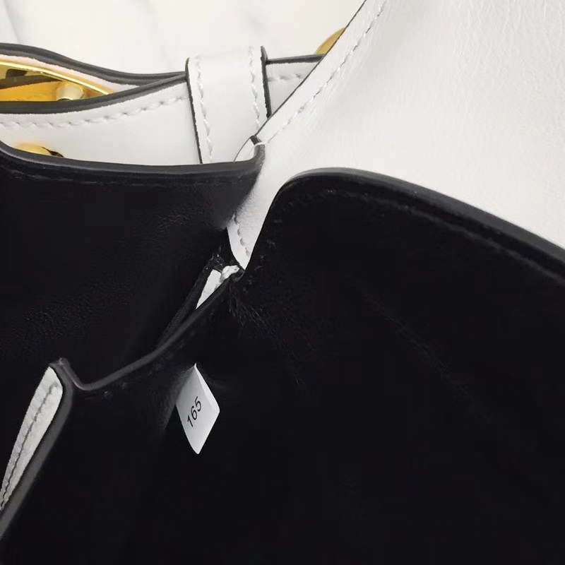 PRADA（普拉达）最新款爆款 1BD045 白色 进口小牛皮精美的手工编织 原单顶尖货 配色强烈撞击视线  时尚复古 20×15×7cm