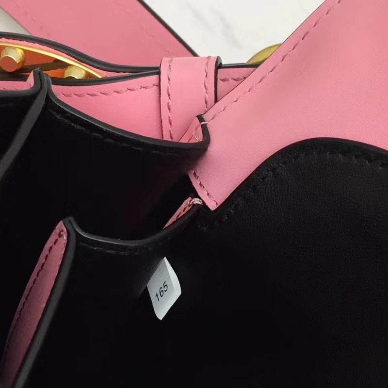 PRADA（普拉达）最新款爆款 1BD045 粉色 进口小牛皮精美的手工编织 原单顶尖货 配色强烈 时尚复古 20×15×7cm