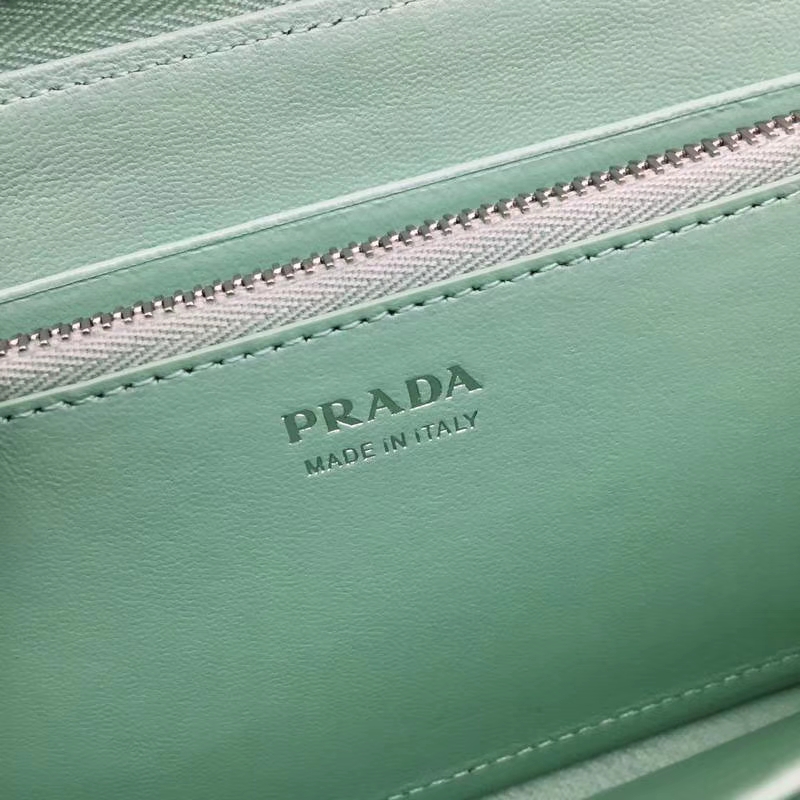 PRADA（普拉达）兔子系列 1ML506 绿色 专柜同步 原单牛皮精美的彩绘原单拉链 卡位多 容量大 原单牛货 18.7×9.5cm