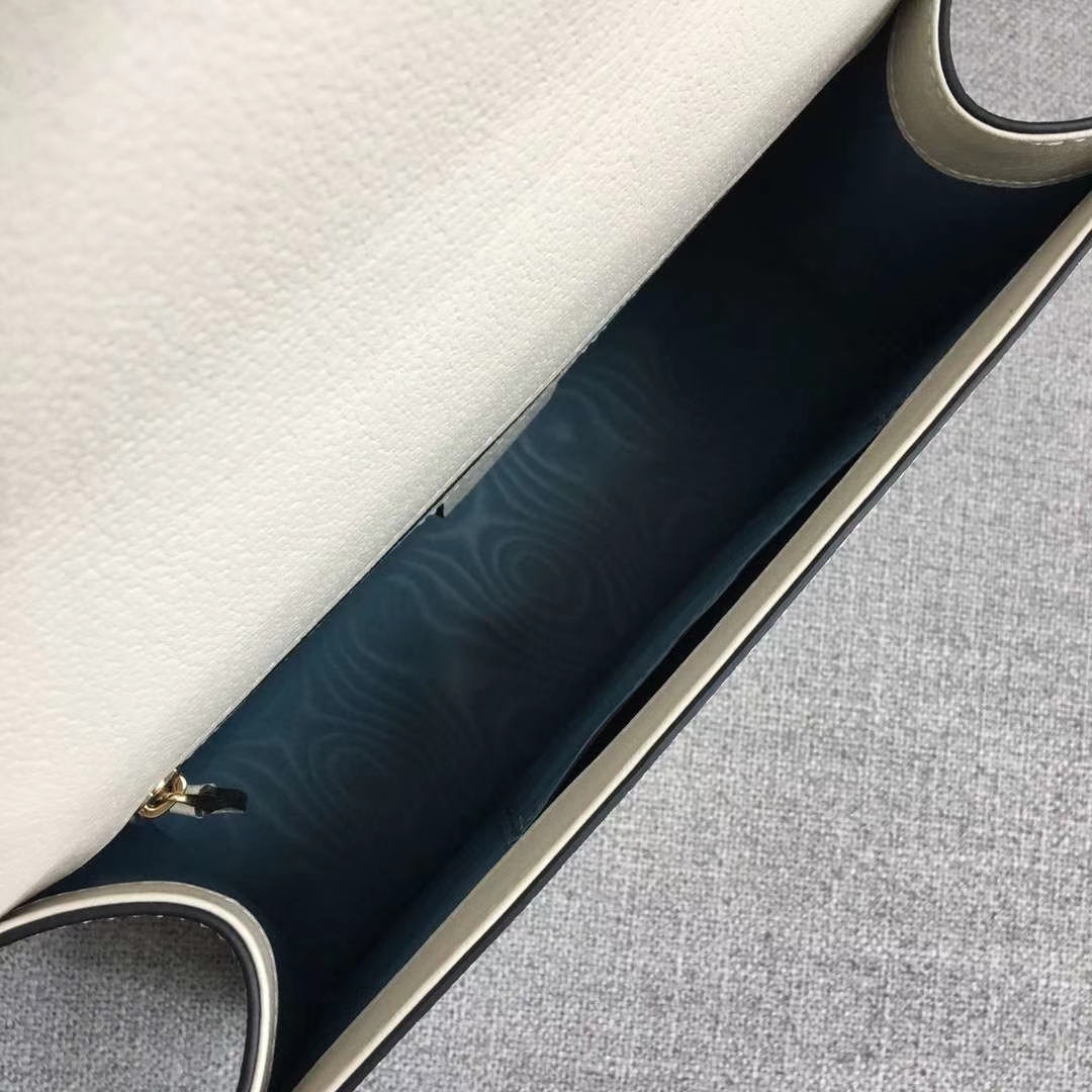 GUCCI（古驰）2019开春新款 524405 白色 丝印的独特工艺 时尚精致 配一条织带手提和一条皮长带可多种背法 25.5x8x17cm
