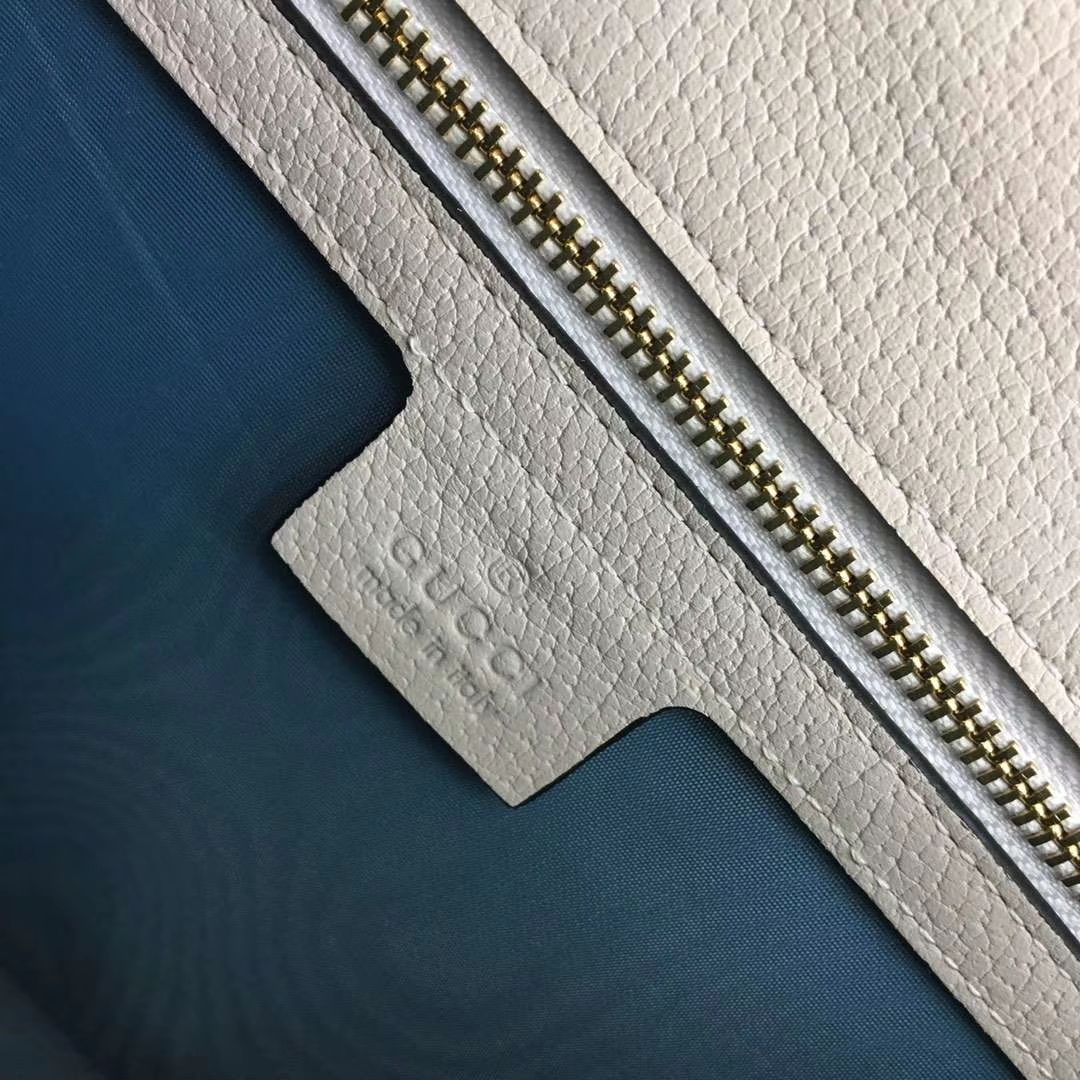 GUCCI（古驰）2019开春新款 524405 白色 丝印的独特工艺 时尚精致 配一条织带手提和一条皮长带可多种背法 25.5x8x17cm