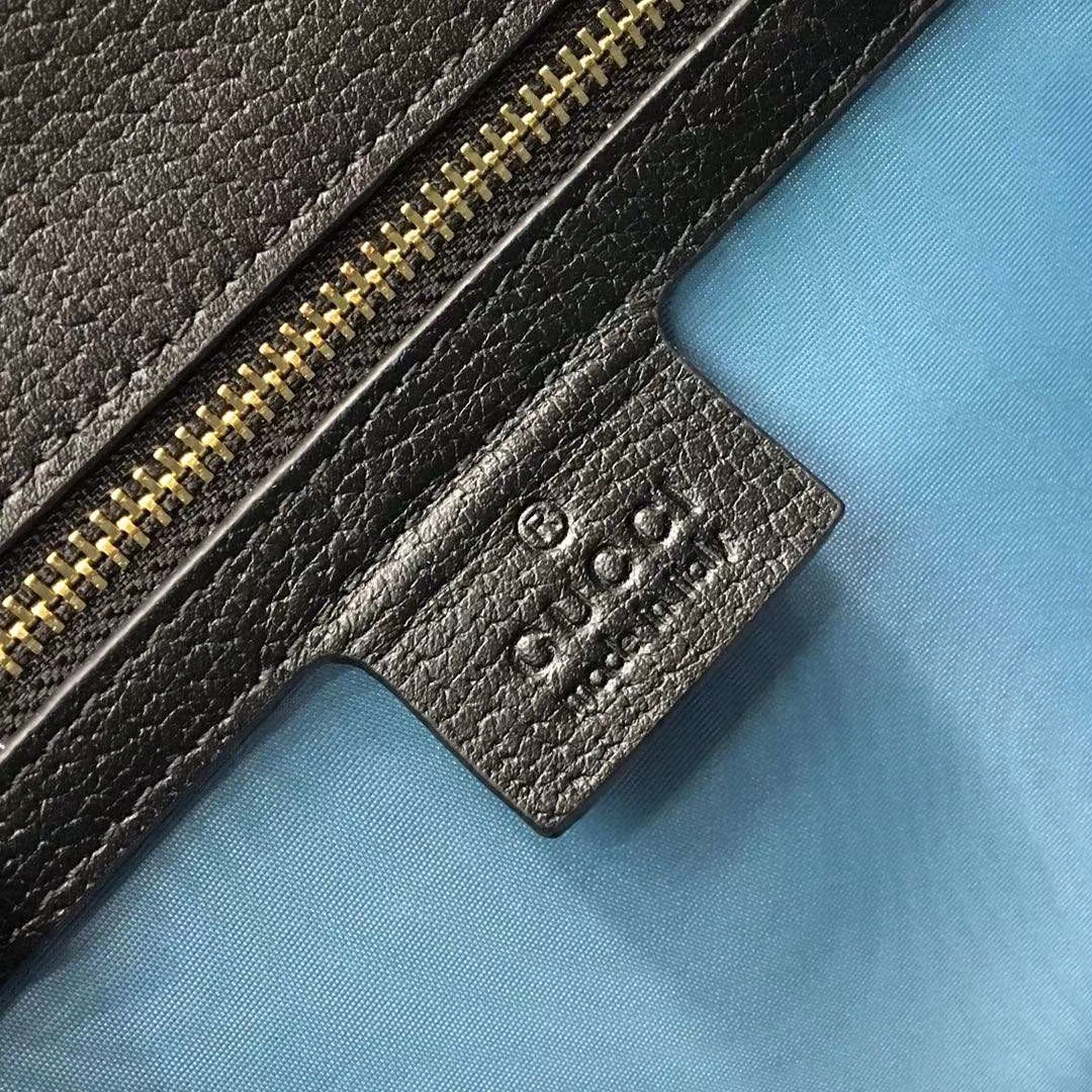 GUCCI（古驰）2019开春新款 524405 黑色 丝印的独特工艺 时尚精致 配一条织带手提和一条皮长带可多种背法 25.5x8x17cm