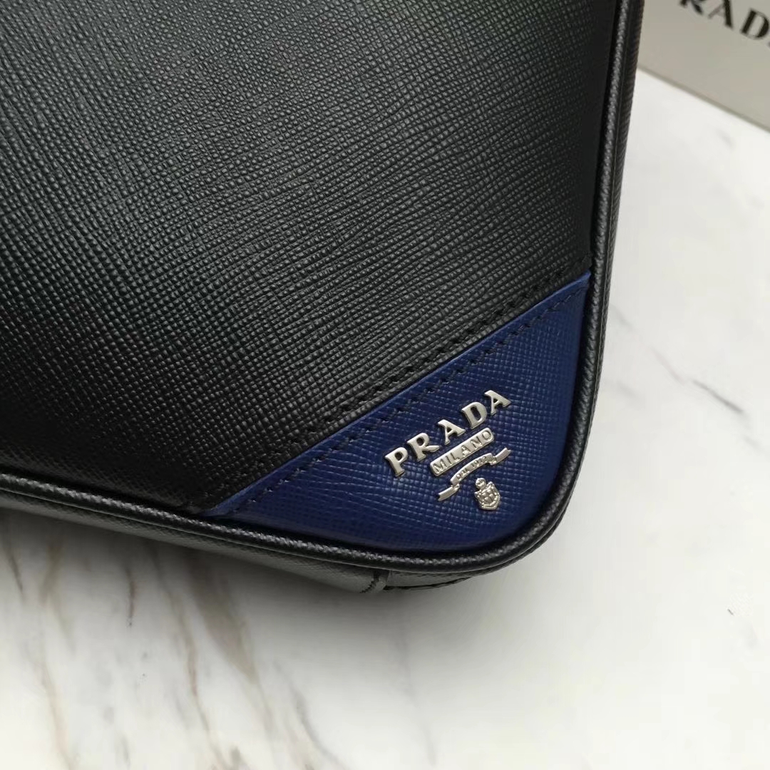 PRADA（普拉达）新款 2VE368 公文包 十字纹车菊蓝拼角唛超薄款 进口意大利皮 内里羊皮 36x28x3.5cm