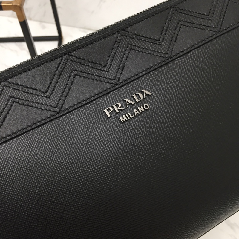 Prada新款专柜同步男手包2NE009 颠覆传统 拼格设计 165代工码