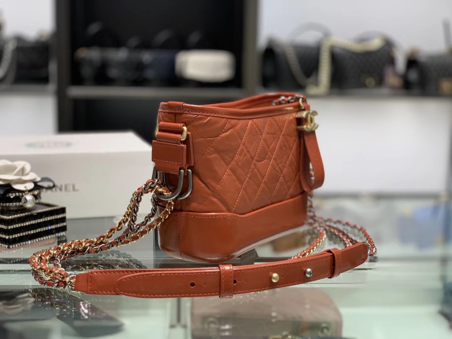 Chanel（香奈儿）𝖌𝖆𝖇𝖗𝖎𝖊𝖑𝖑𝖊 # 流浪包〔铁锈红菱格〕20cm