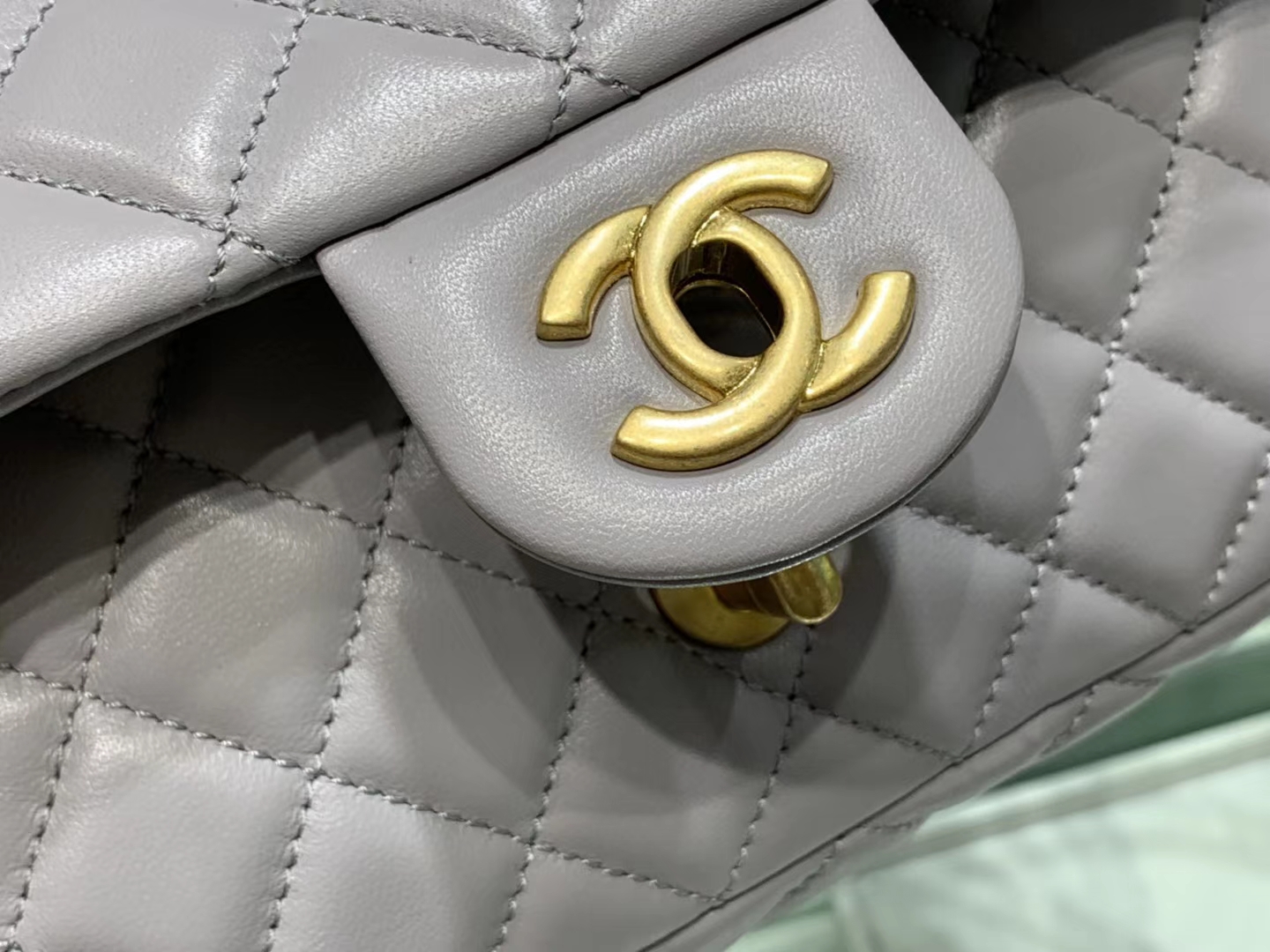 Chanel（香奈儿）最火 cf mini 小金珠 系列 灰蓝色 金扣 20cm