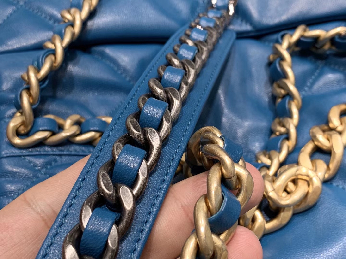 Chanel（香奈儿）Chanel（香奈儿）19 口盖包 # 蓝色 小羊皮 26cm 口盖包 # 蓝色 小羊皮 26cm