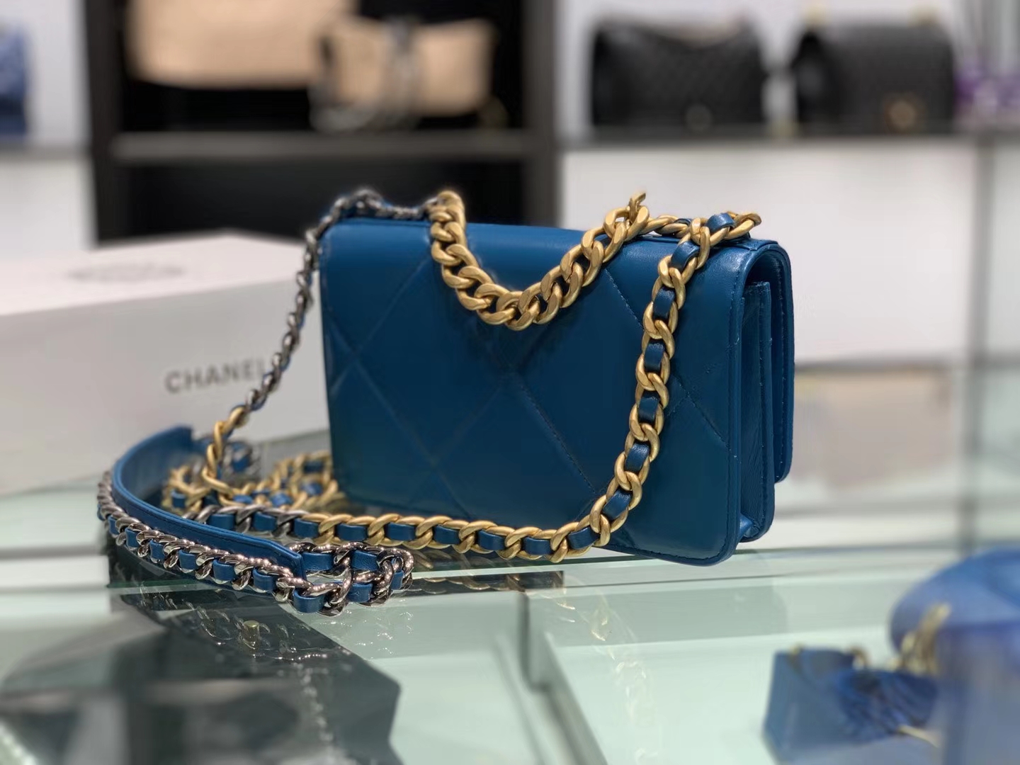 Chanel（香奈儿）19 手袋 woc 链子晚宴包 伊兹密尔蓝 金扣