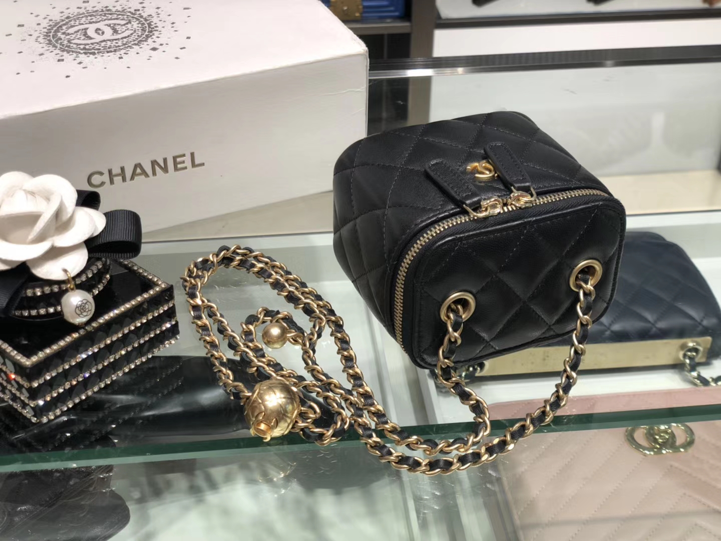 Chanel（香奈儿）最火盒子包 小金珠系列 黑色 金扣