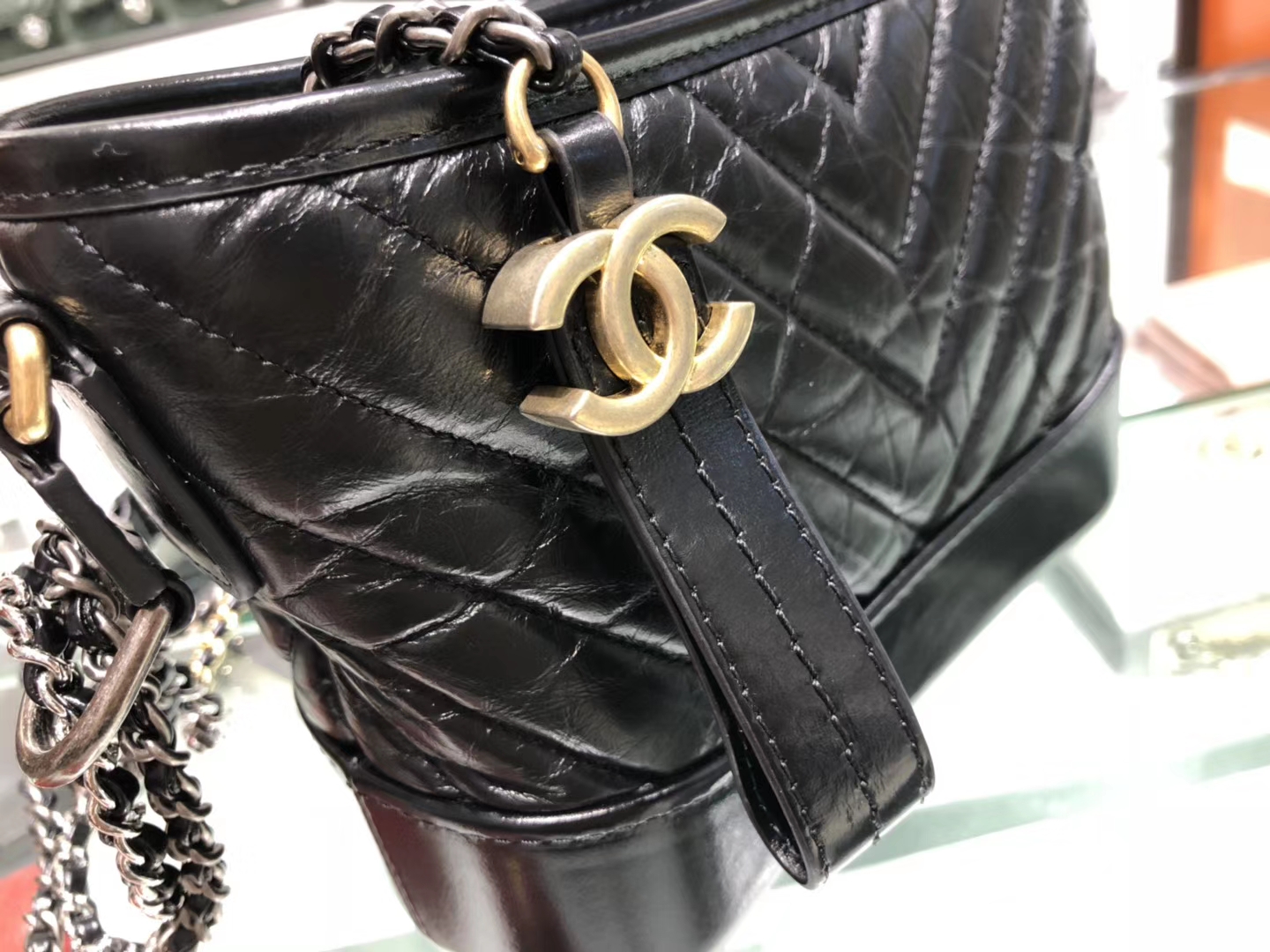 Chanel（香奈儿）𝖌𝖆𝖇𝖗𝖎𝖊𝖑𝖑𝖊 # 流浪包〔黑色V纹〕20cm