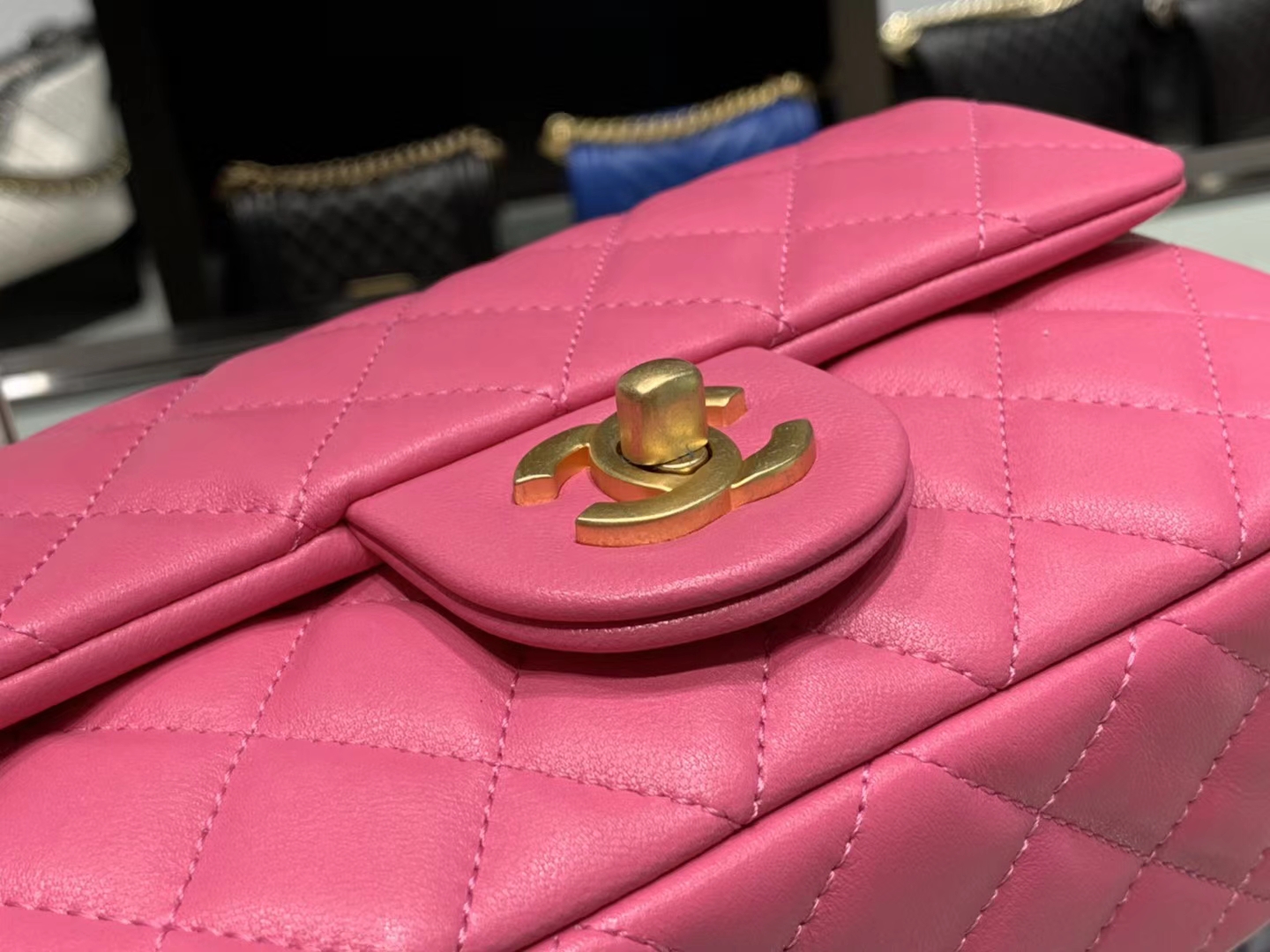 Chanel（香奈儿）最火 cf mini 小金珠 系列 玫红色 金扣 20cm