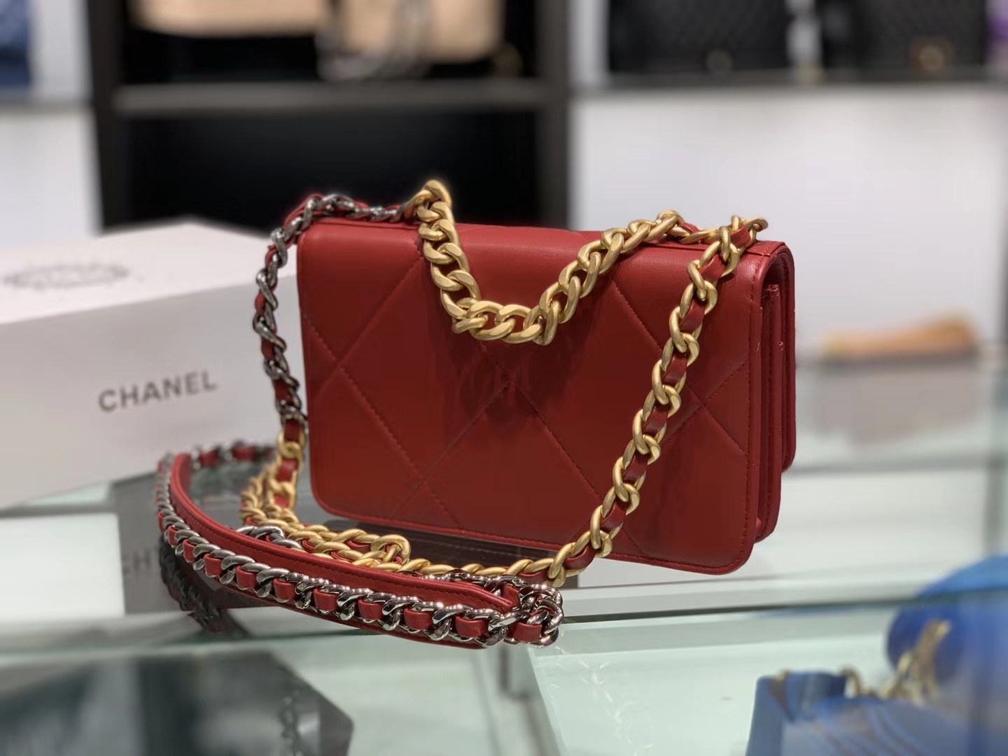 Chanel（香奈儿）19 手袋 woc 链子晚宴包 枣红色 金扣