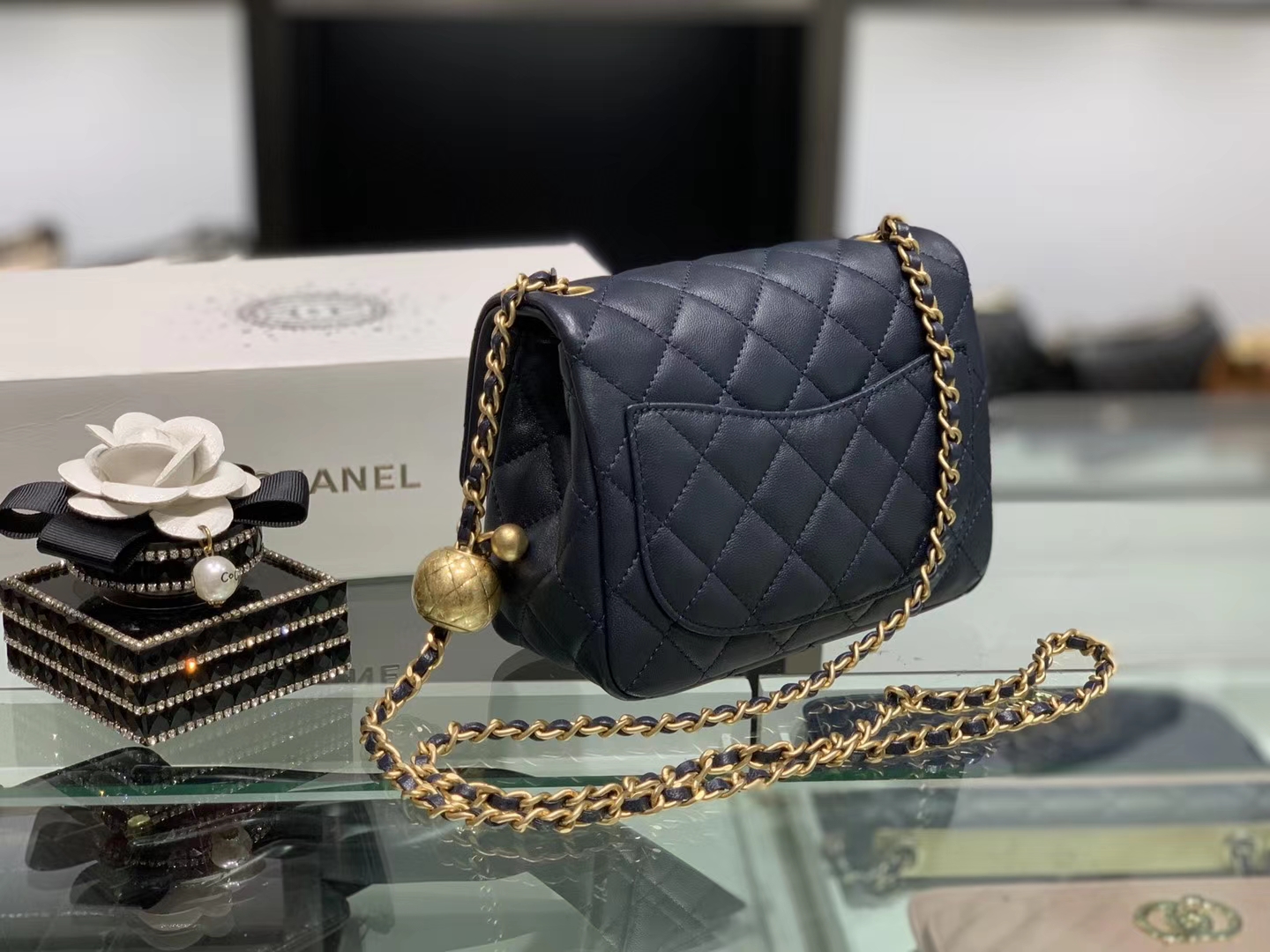 Chanel（香奈儿）最火 cf 方胖子 小金珠系列 藏蓝色 金扣 18cm