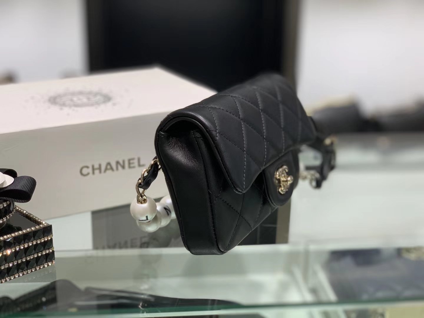 Chanel（香奈儿）2020新款 珍珠腰包 超级仙女 长度可调节 黑色 金扣