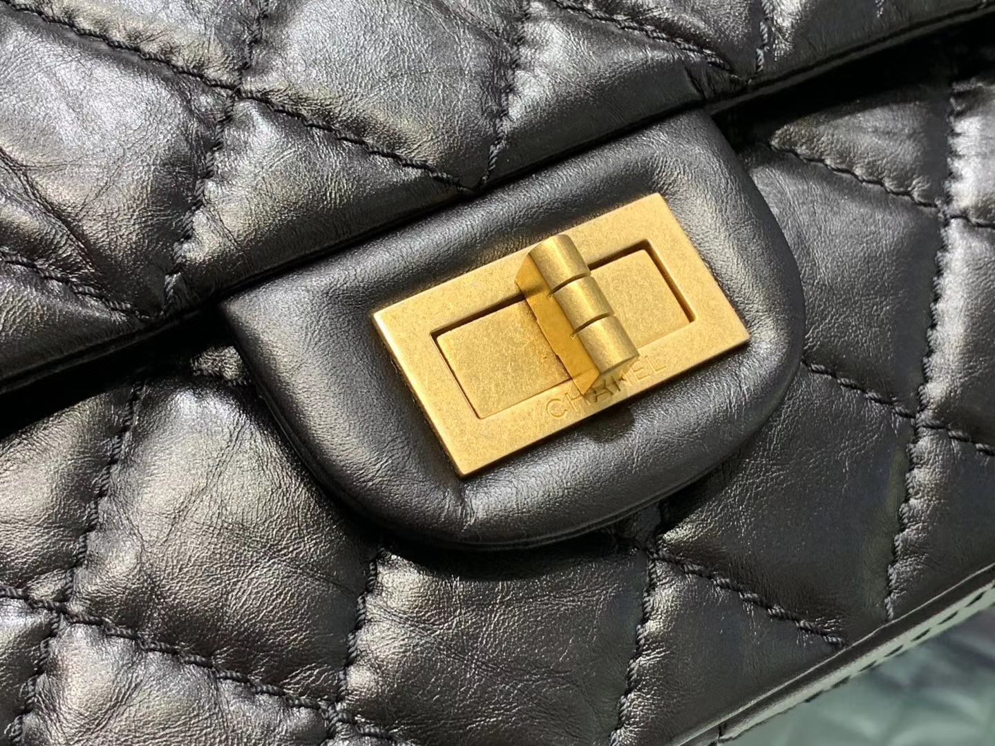 Chanel（香奈儿）reissue 链条包 2.55经典复刻系列 黑色 32cm 金扣
