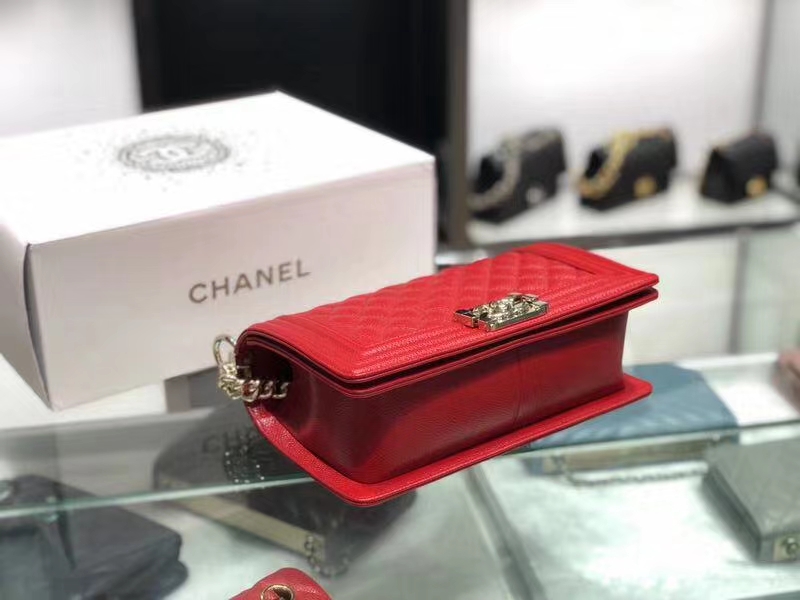 Chanel（香奈儿）Leboy # 小牛皮配搭复古砂金 中国红 25cm