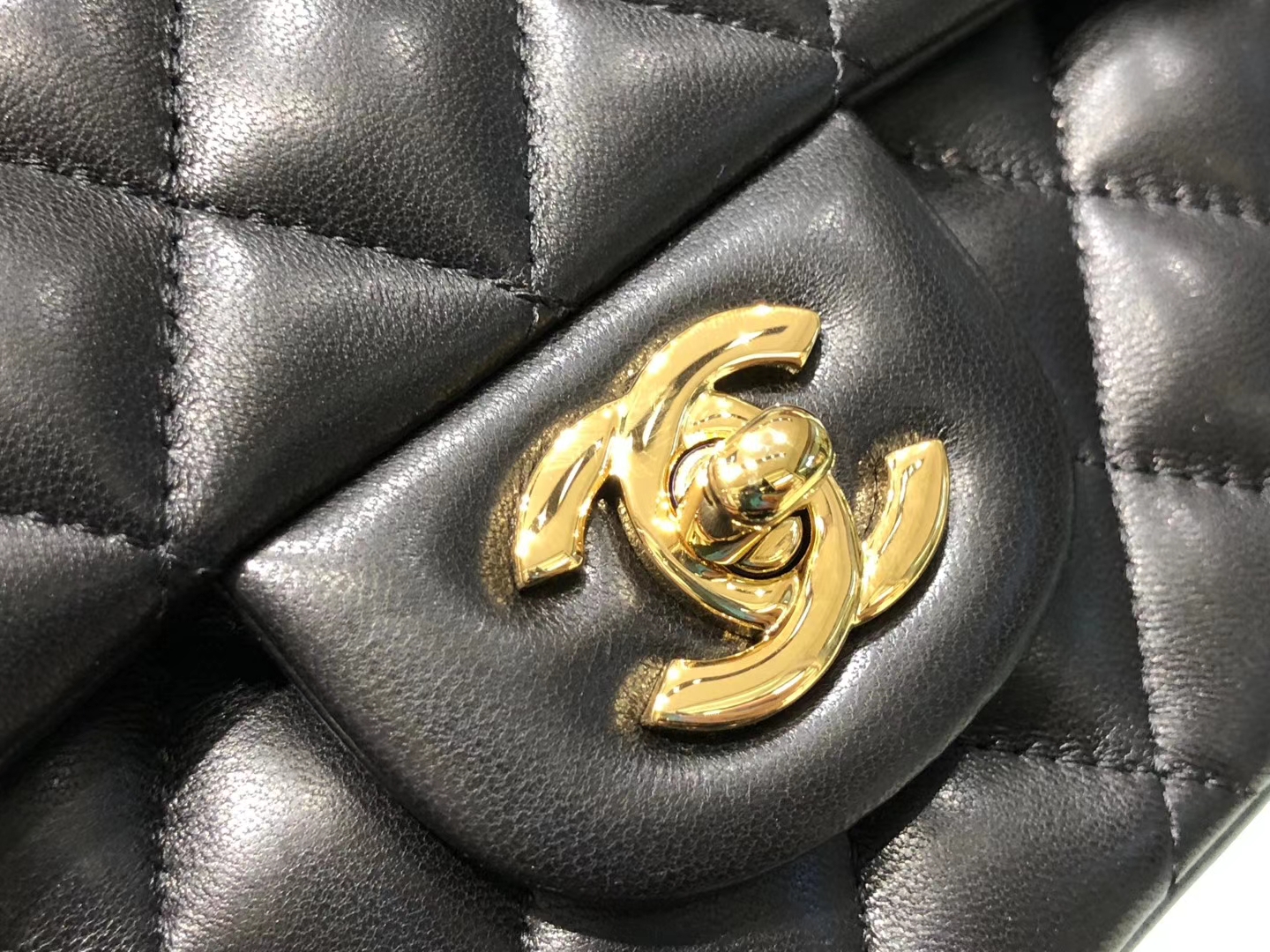 Chanel（香奈儿）cf # 链条包 羊皮 黑色 金扣 金链 25cm