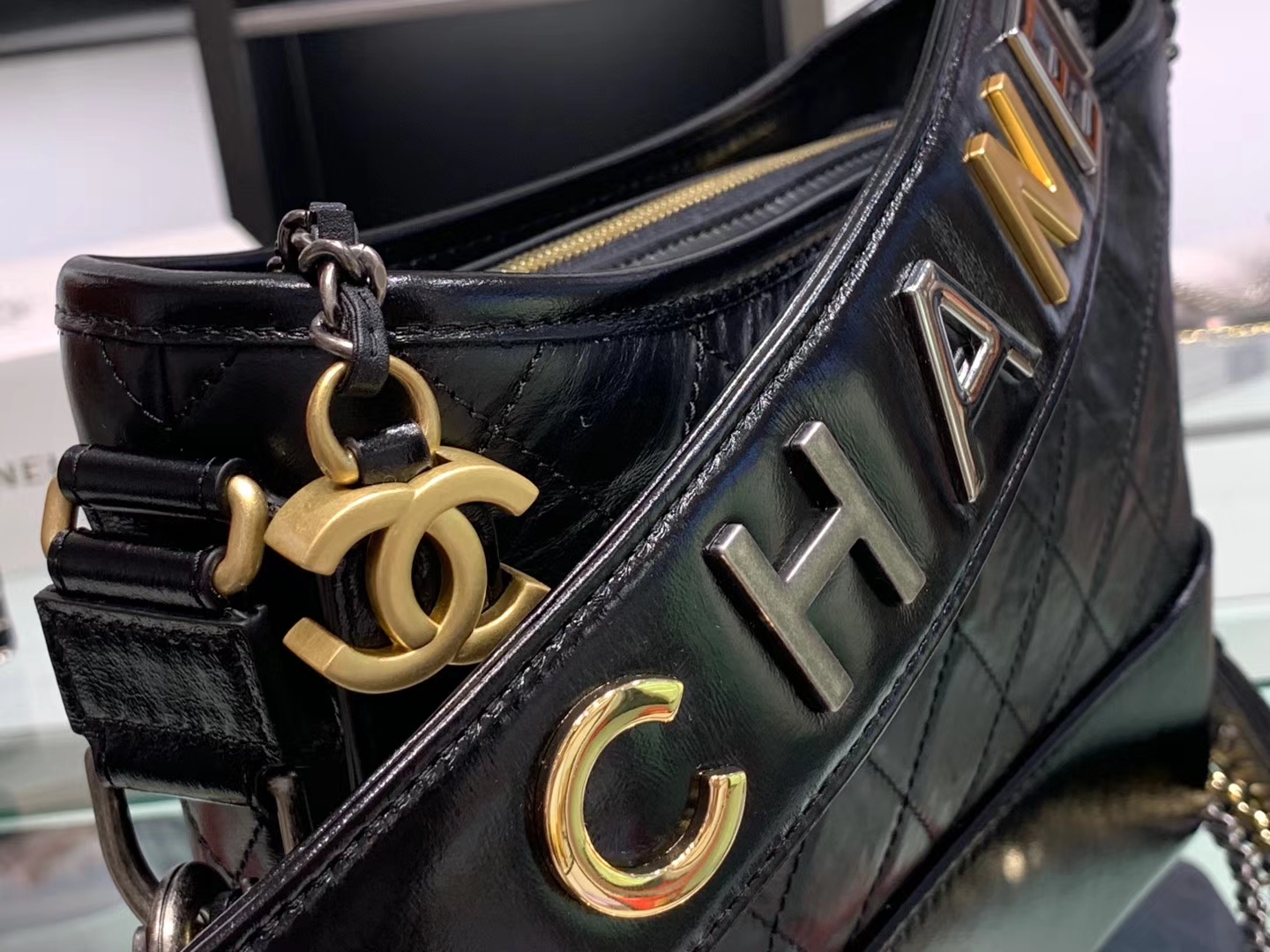 Chanel（香奈儿）手柄流浪包 黑色 原厂进口小牛皮 25cm