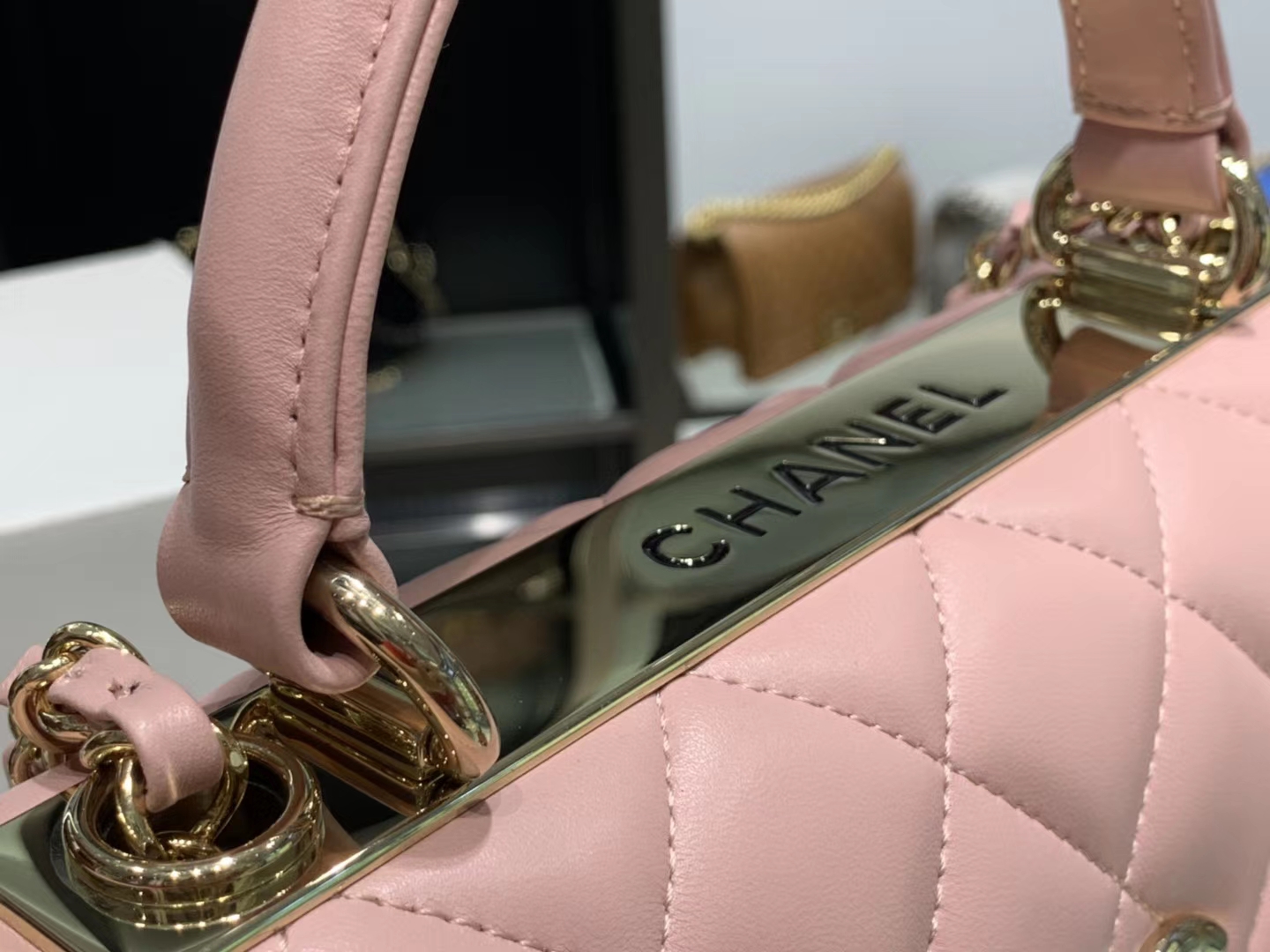 Chanel（香奈儿）Trendy cc 菱格 樱花粉 羊皮搭配金扣 25cm