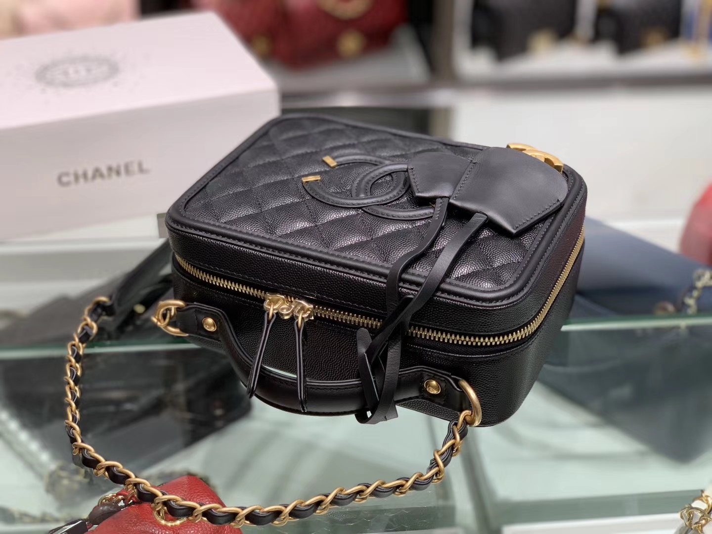 Chanel（香奈儿）化妆盒子包 黑色 金扣 21cm