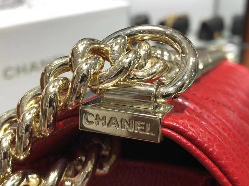 Chanel（香奈儿）Leboy # 小牛皮配搭复古砂金 中国红 25cm