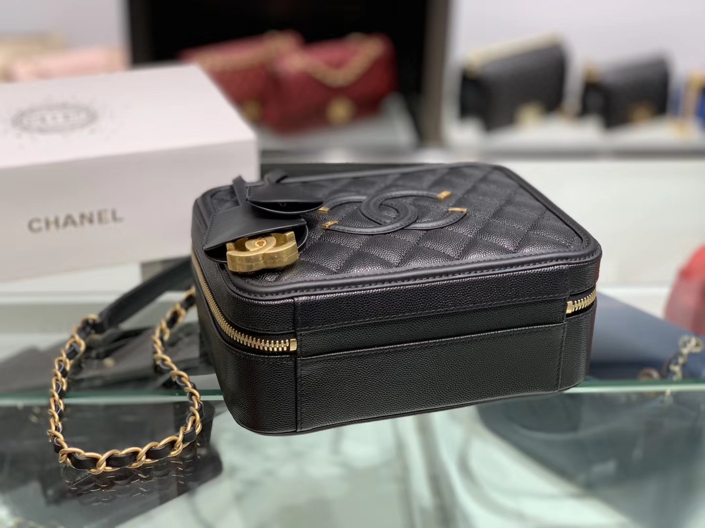 Chanel（香奈儿）化妆盒子包 黑色 金扣 21cm