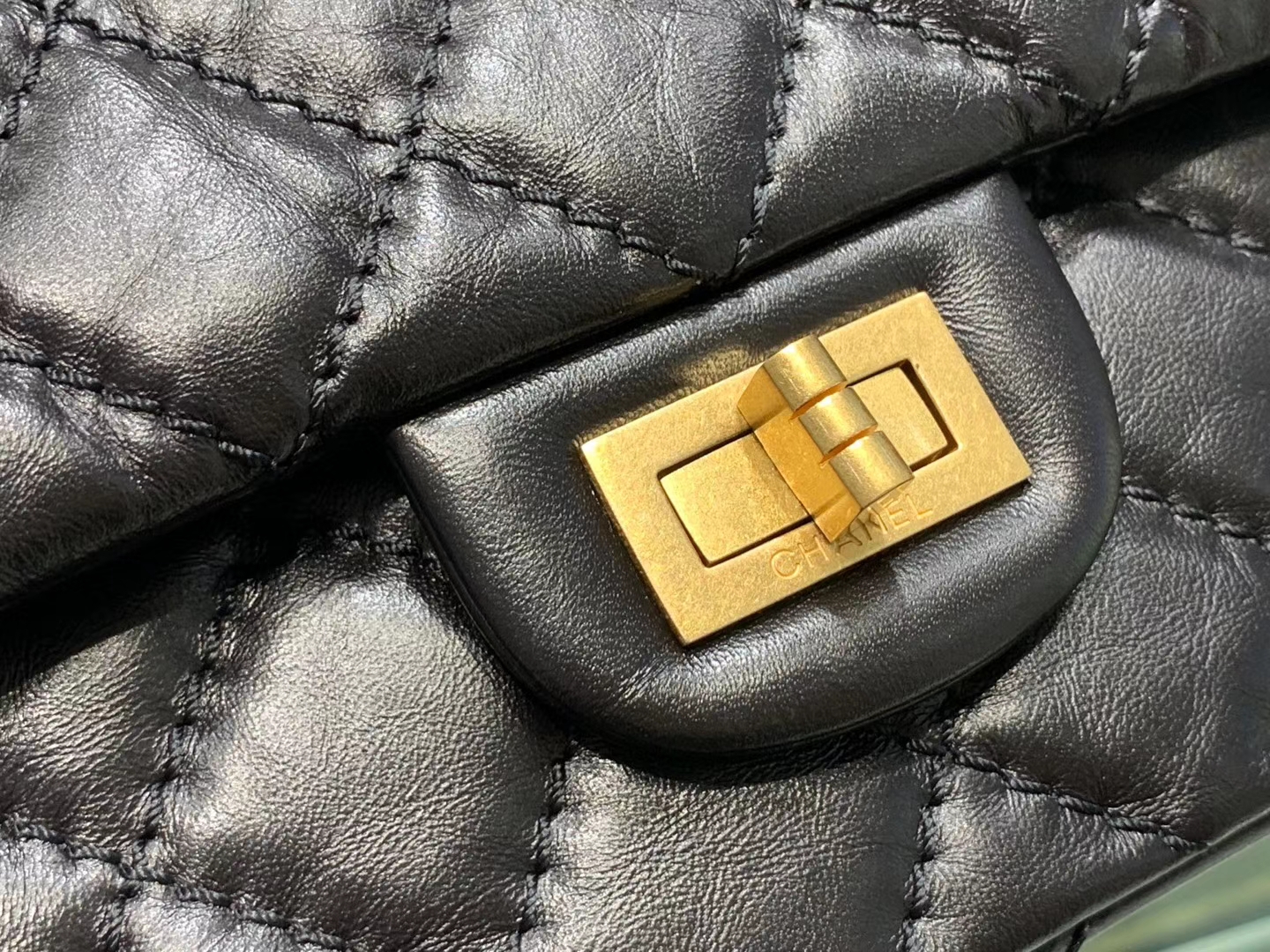 Chanel（香奈儿）reissue 链条包 2.55经典复刻系列 黑色 28cm 金扣