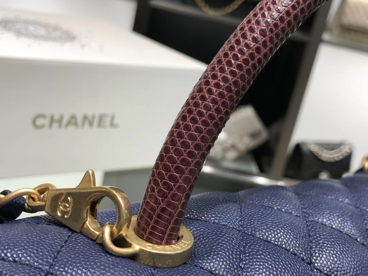Chanel（香奈儿）coco handle # 中号 蜥蜴手柄 藏蓝色 金扣 29cm