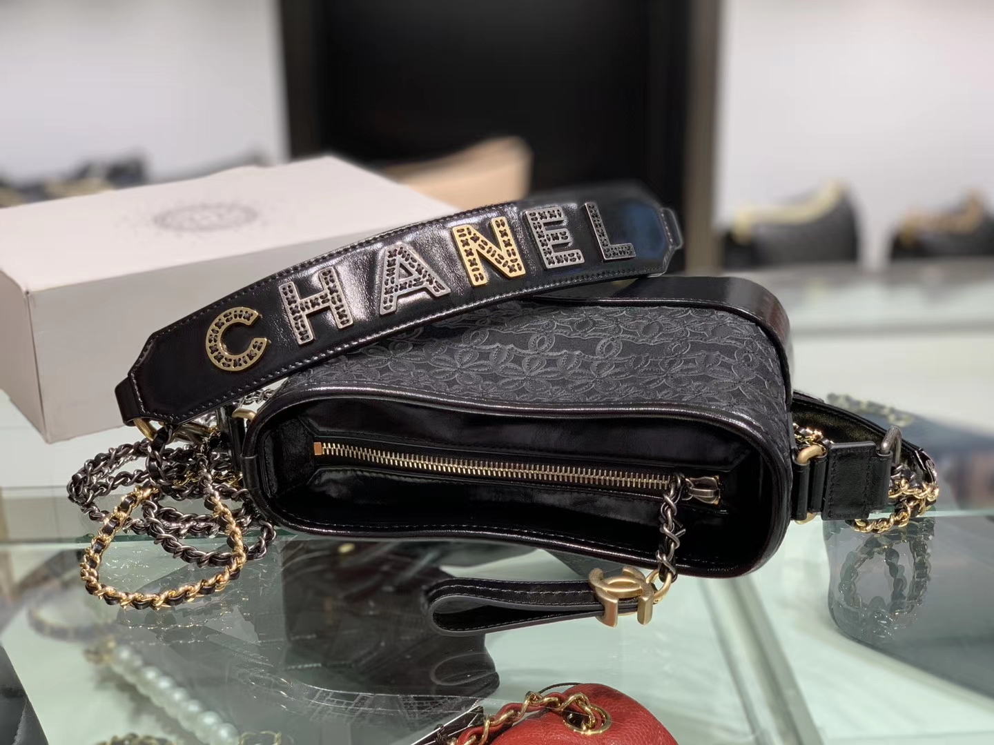 Chanel（香奈儿）????????? # 流浪包 黑色 小牛皮 羊毛毛毡 金色 银色 钌色金属 20cm
