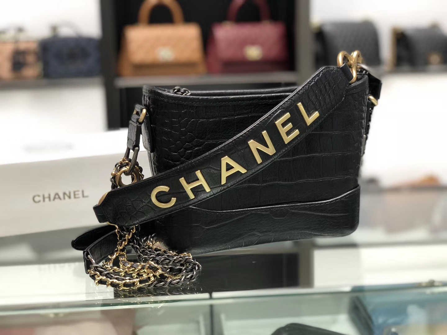 Chanel（香奈儿）𝖌𝖆𝖇𝖗𝖎𝖊𝖑𝖑𝖊 # 流浪包 黑色 鳄鱼纹理压花小牛皮 金色与银色金属 20cm