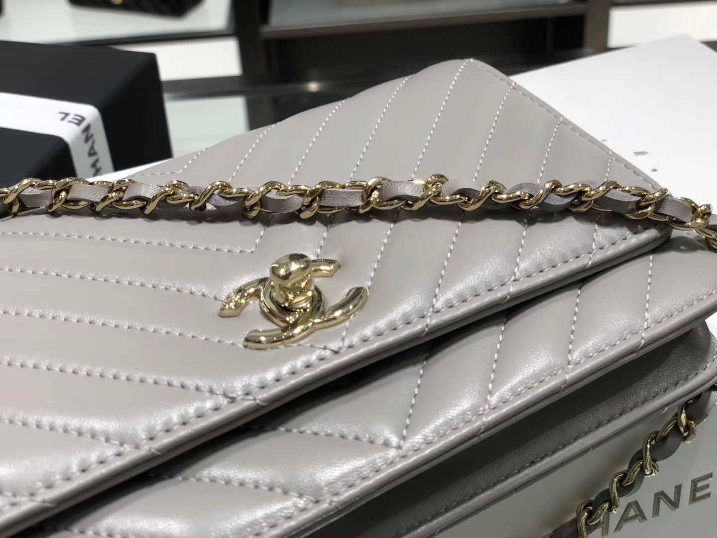 Chanel（香奈儿）trendy cc系列 手袋 woc 链子晚宴包 斑鸠灰 V纹 金扣 19cm