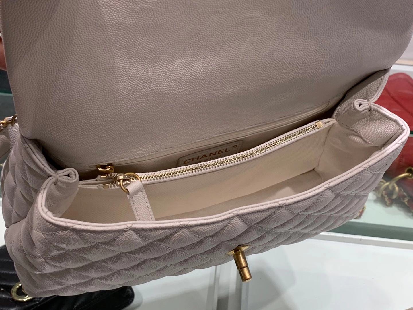Chanel（香奈儿）coco handle 中号 菱格 白色 金扣 29cm