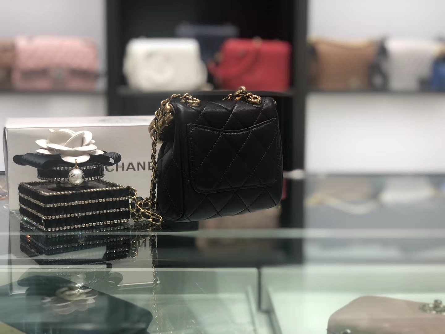 Chanel（香奈儿）最新 链条包 黑色 金扣 当季最难买的一只小爱