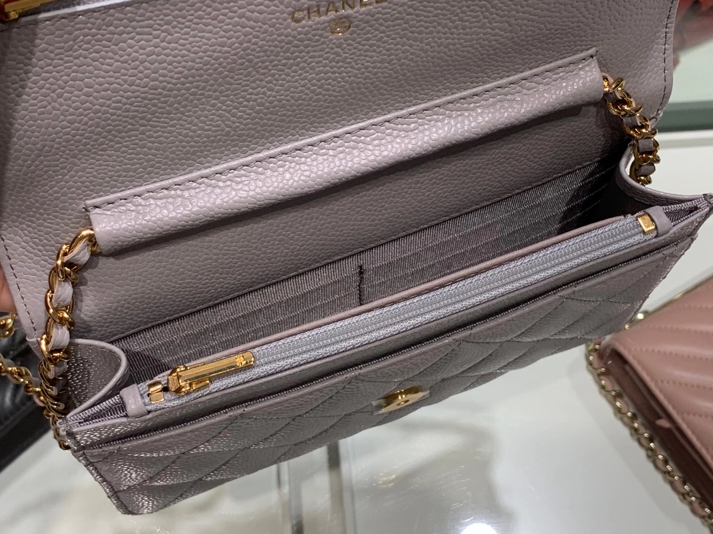 Chanel（香奈儿）𝓦𝓞𝓒 经典菱格包 鱼子酱发财包 巴黎灰 金扣 19.5cm