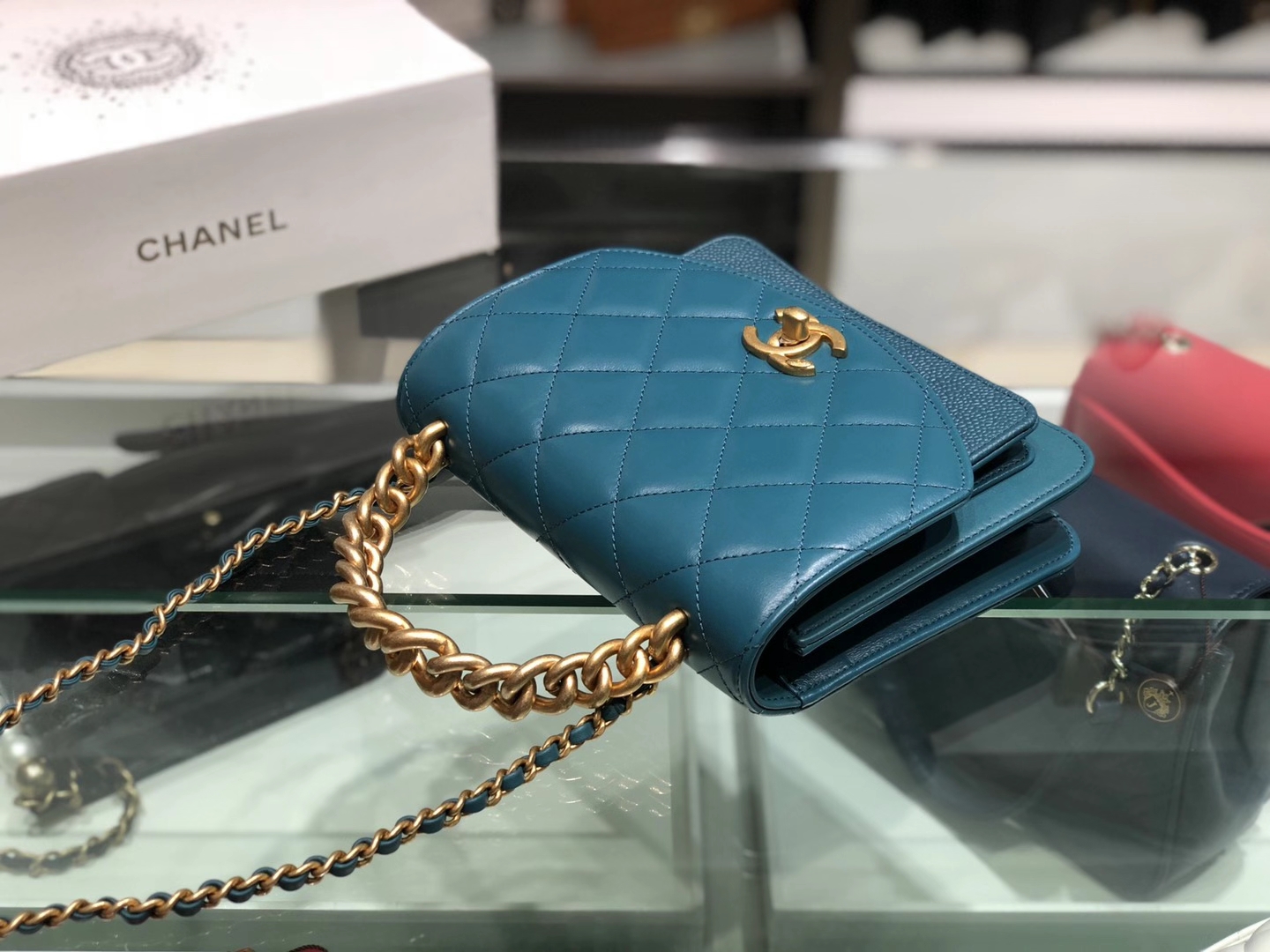 Chanel（香奈儿）小挎包 湖蓝色 五金链条包