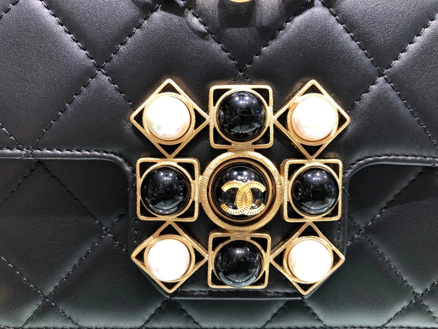 Chanel（香奈儿）Coco King Dom 复古小方包口盖包 五金融入了宝石玛瑙元素