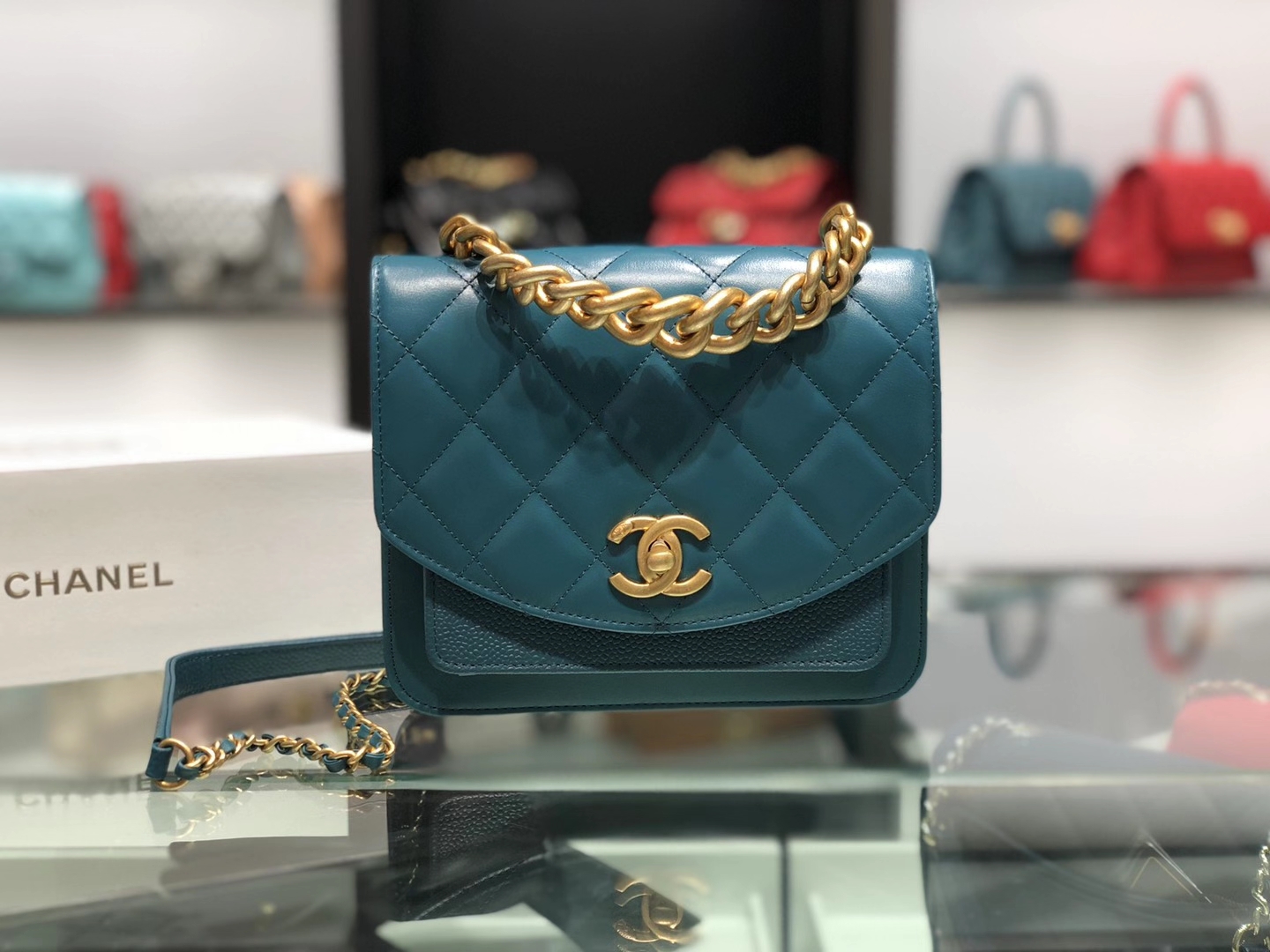 Chanel（香奈儿）小挎包 湖蓝色 五金链条包