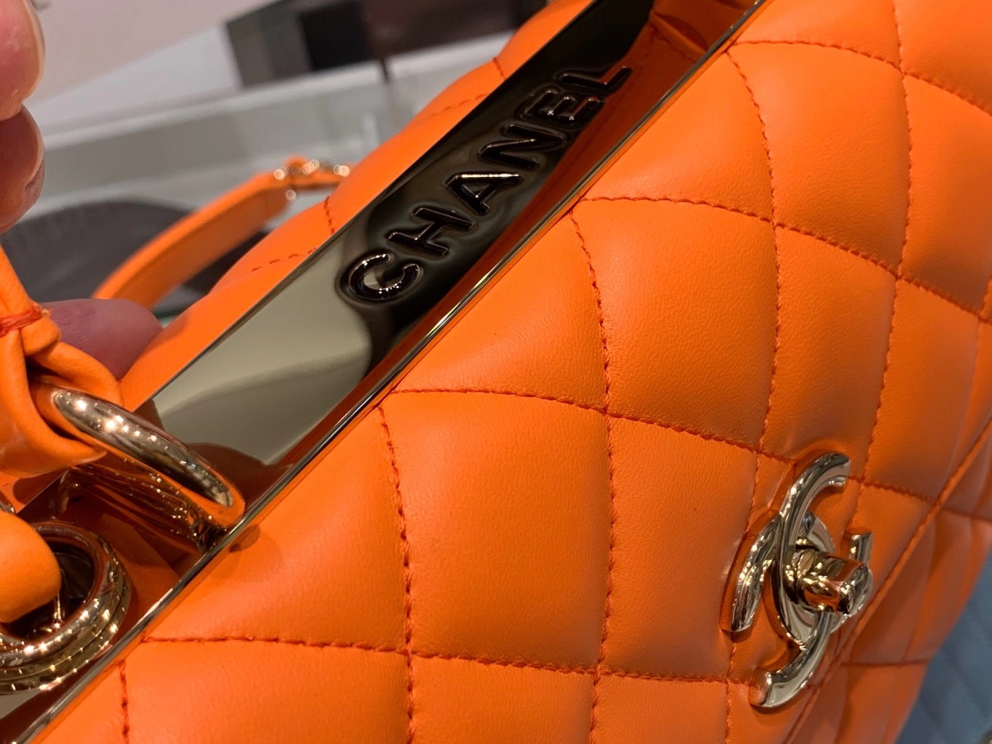 Chanel（香奈儿）Trendy cc 菱格 橘橙色 羊皮搭配金扣 25cm