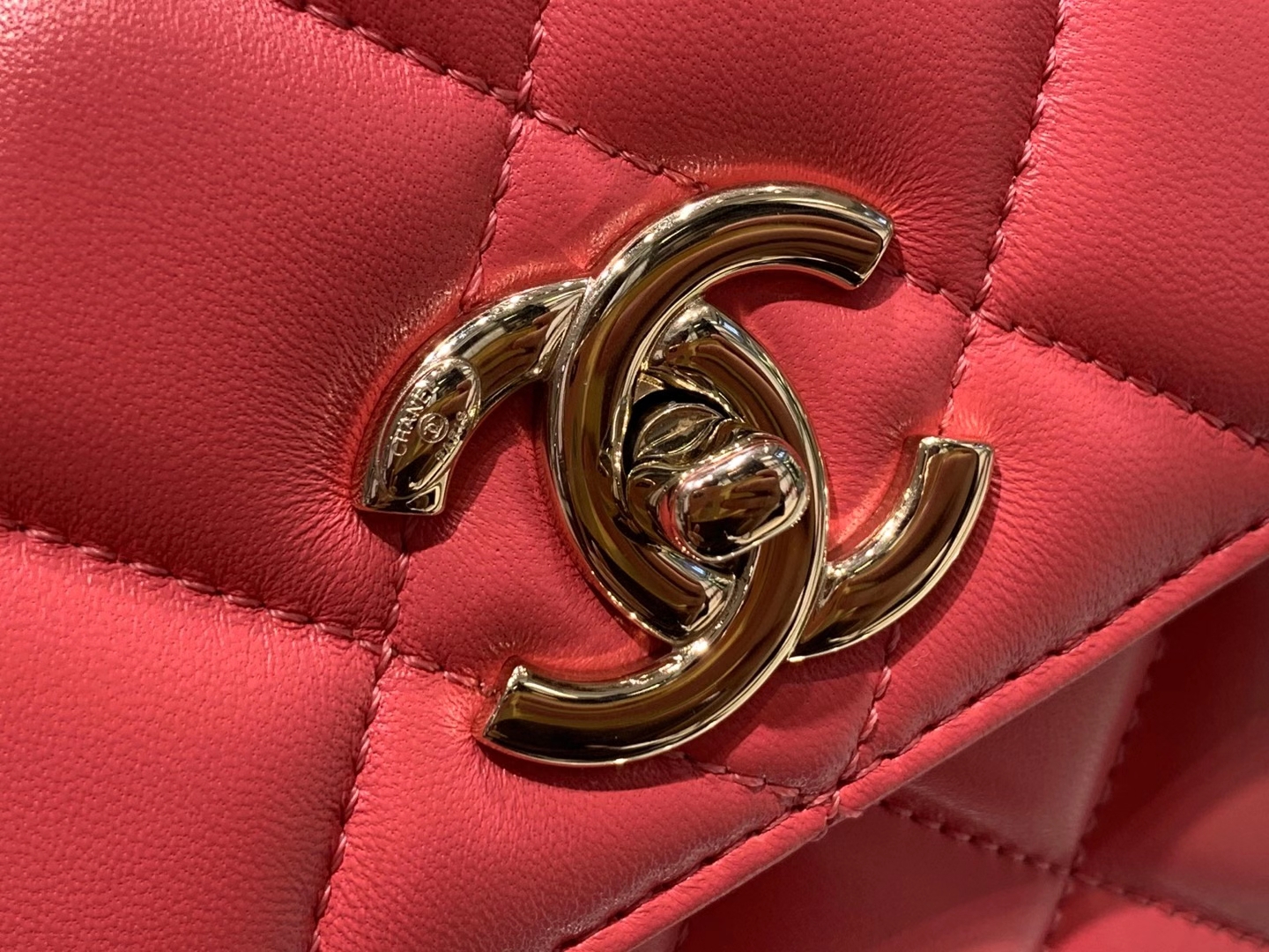 Chanel（香奈儿）Trendy cc 菱格 西瓜红 羊皮搭配金扣 25cm