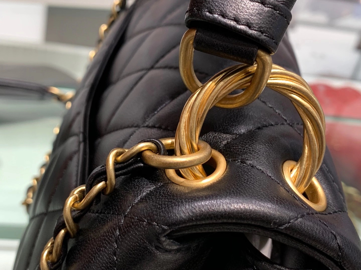 Chanel（香奈儿）2020 复古手柄设计手提包 黑色 羊皮质感 经典百搭款 金链金扣