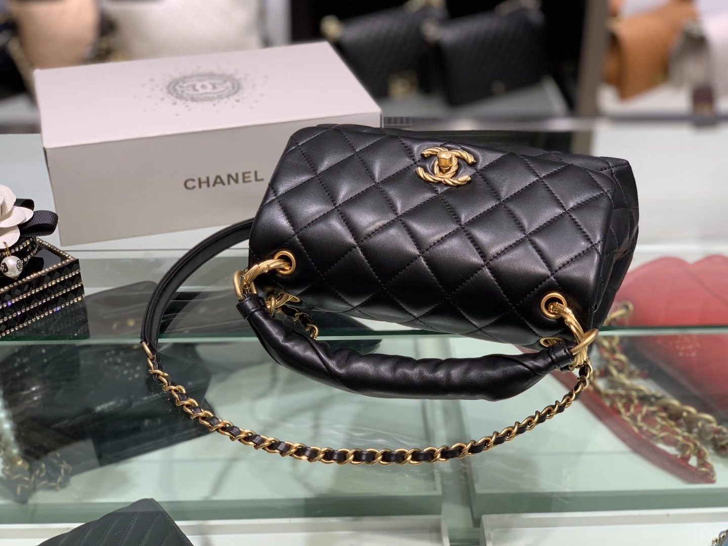 Chanel（香奈儿）2020 复古手柄设计手提包 黑色 羊皮质感 经典百搭款 金链金扣