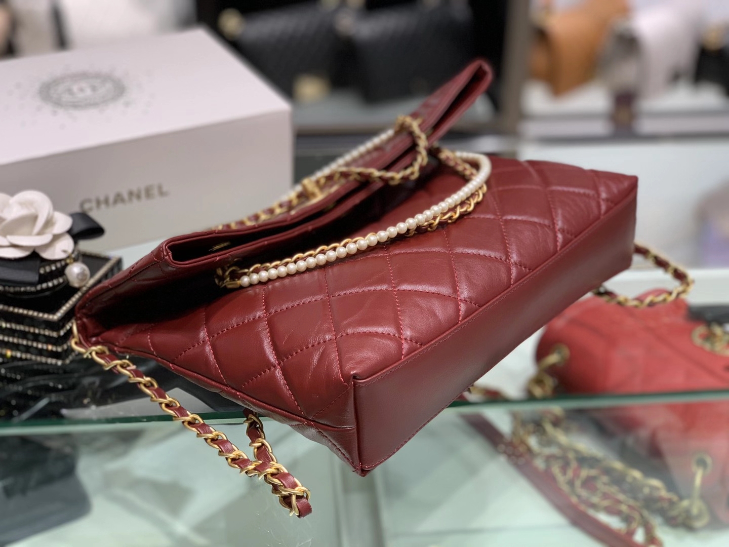 Chanel（香奈儿）2020 新款 tote bag 秋冬珍珠链条购物包 酒红色 34×26×5cm