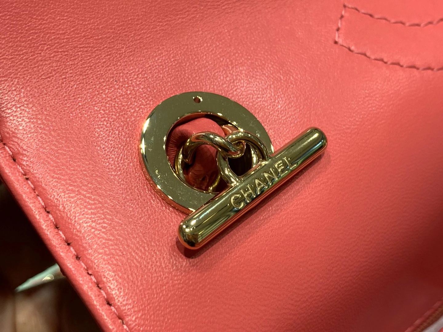 Chanel（香奈儿）Trendy cc 菱格 西瓜红 羊皮搭配金扣 25cm