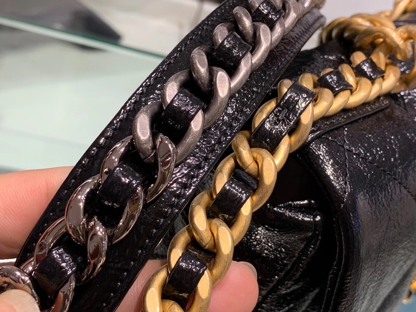 Chanel（香奈儿）2020 新款 19bag 漆皮系列 黑色 金链金扣 26cm