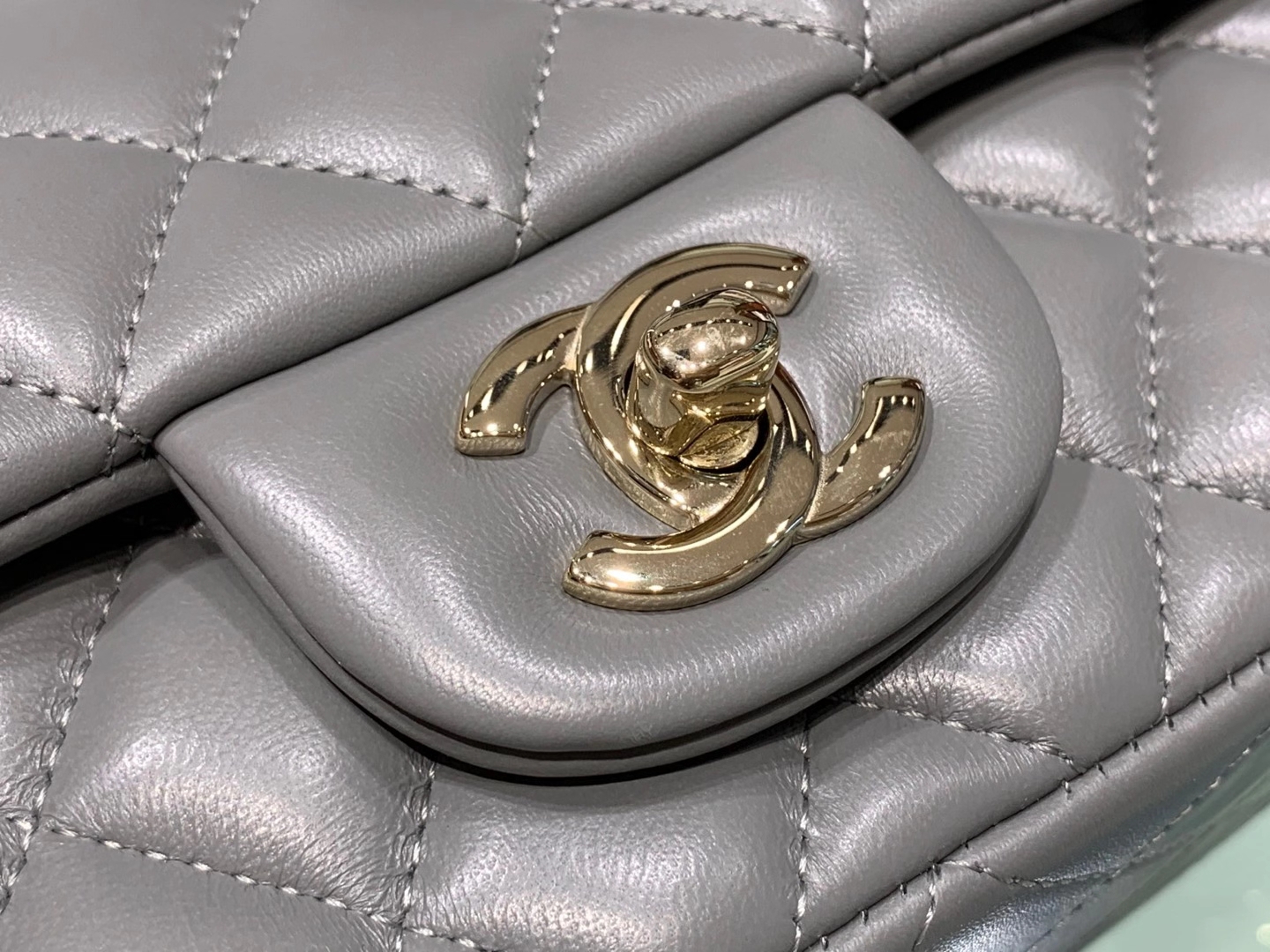 Chanel（香奈儿）cf 链条包 mini 巴黎灰 金扣 金链 20cm
